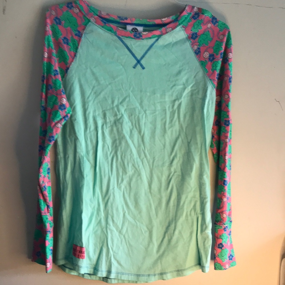 Simple southern Woman Elephant Long-Sleevwd shirt Size Medium